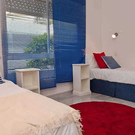 Clarisa Nyaraló Estepona